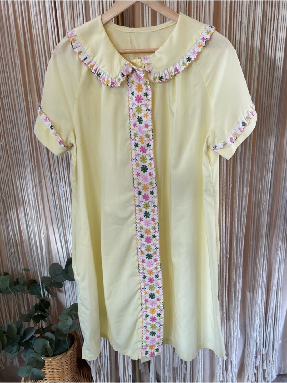 1960s vintage Light yellow snap front house dress with floral embroidery trim